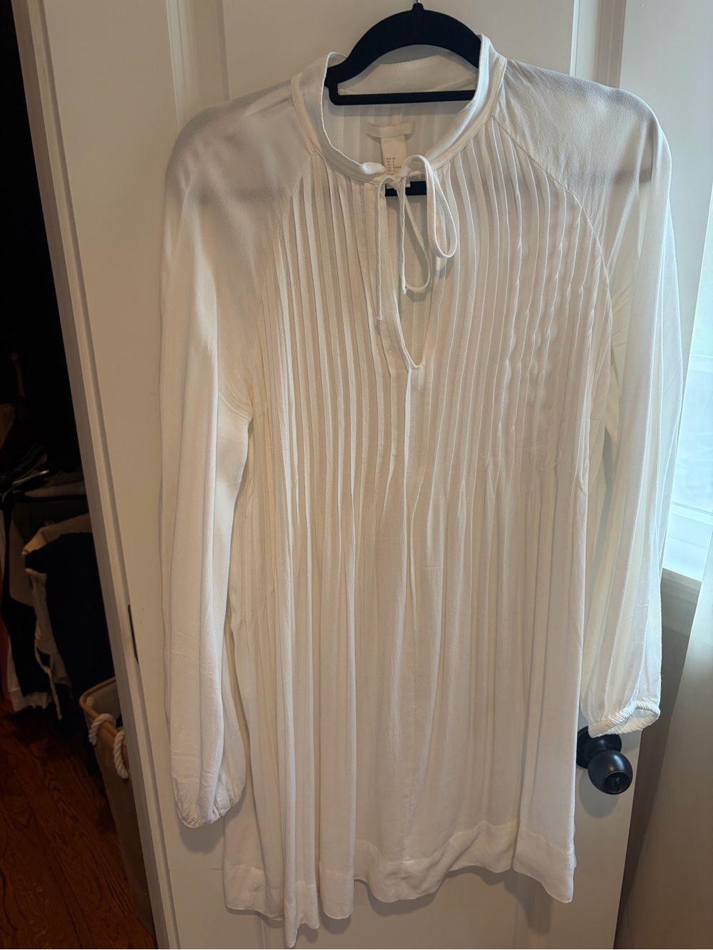 H&M White Pleated Keyhole Tunic Top